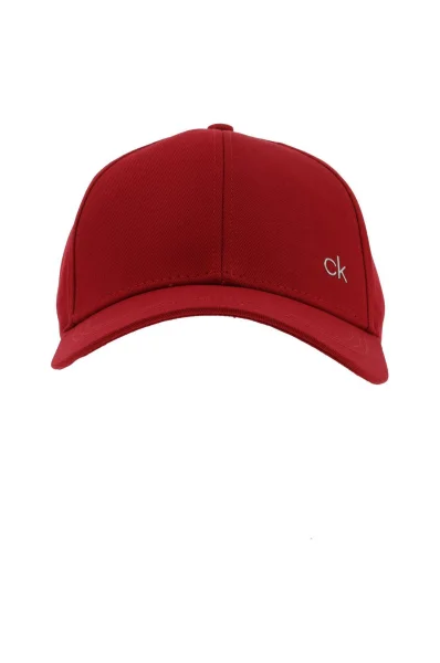 Бейзболна шапка CK METALLIC Calvin Klein бордо